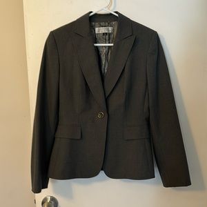 Tahari Arthur S. Levine tapered blazer size 6. Small stain on the inside.